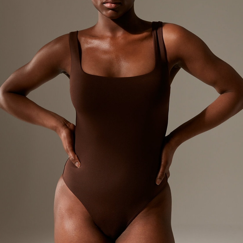 NWOT Aritzia Babaton Contour Bodysuit